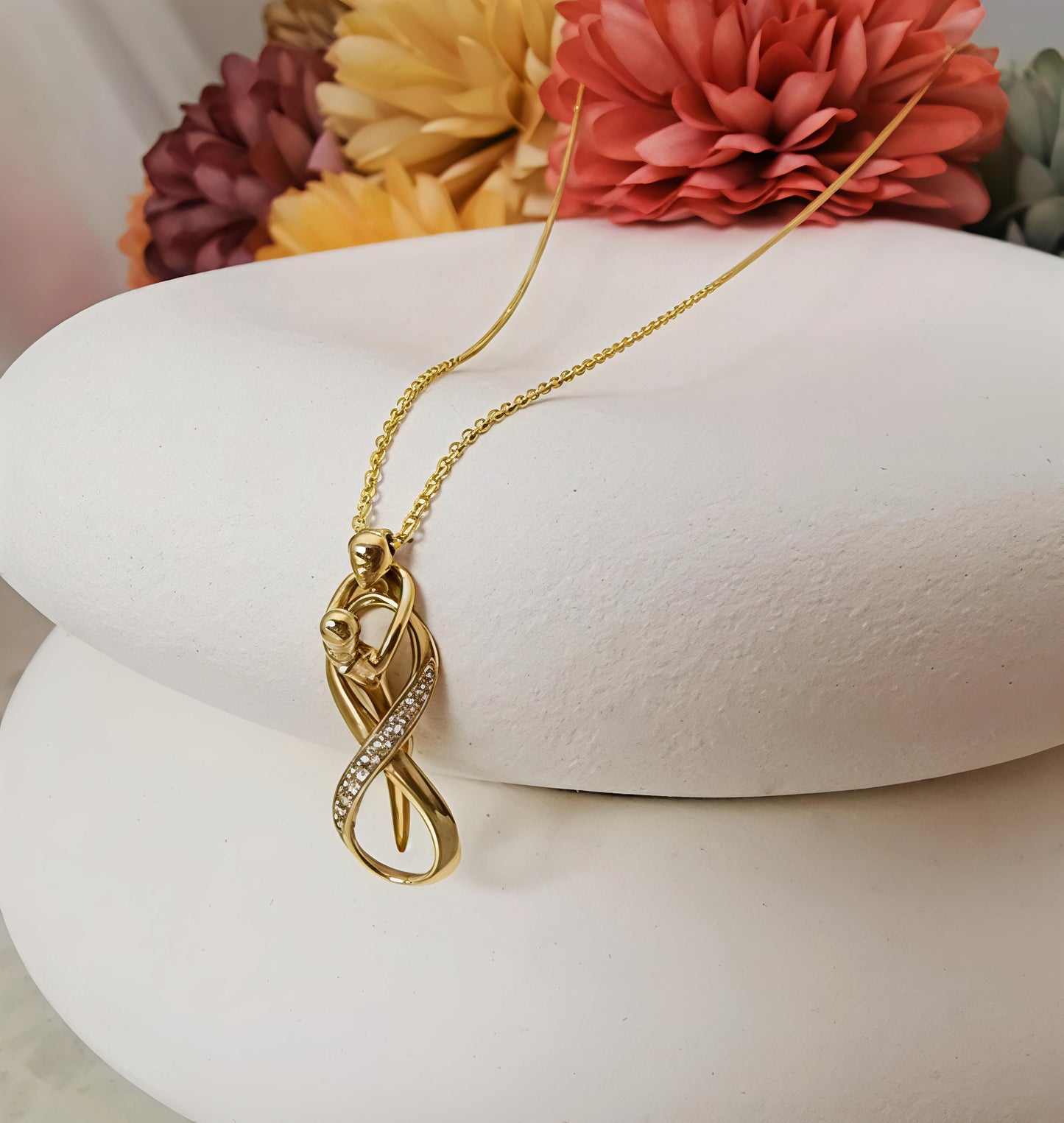 Eterna Bond – Infinity Embrace Necklace