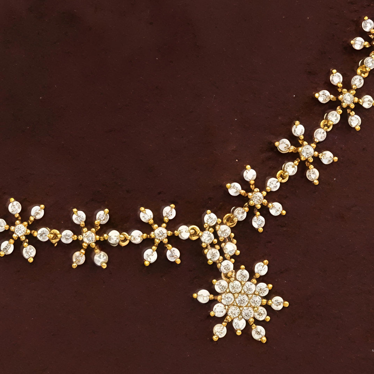 delicate ad necklace set