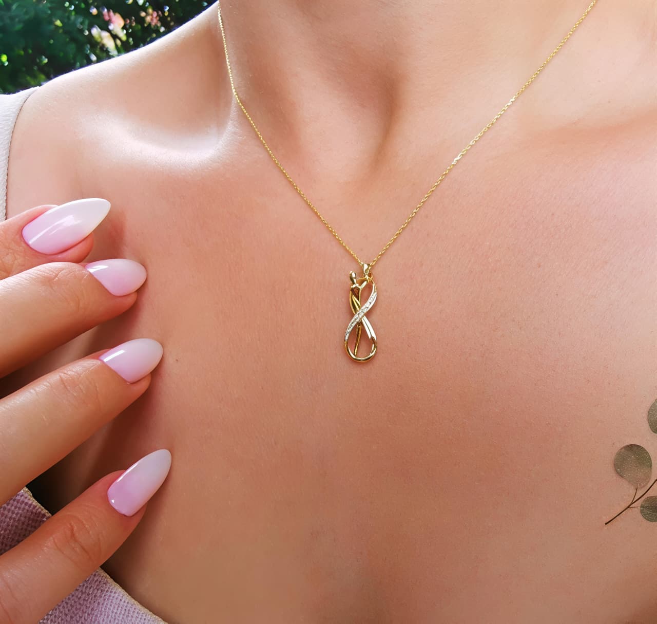 eterna bond – infinity embrace necklace