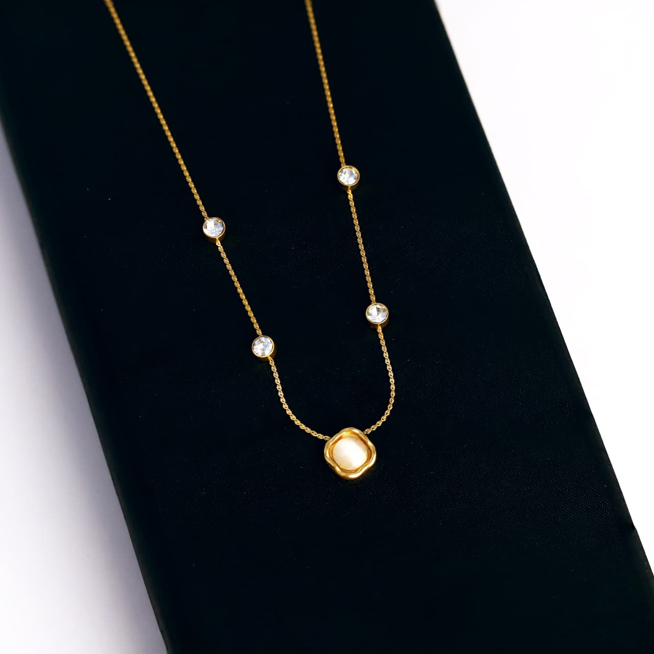 Luna Pearl – Waterproof Crystal Station Necklace