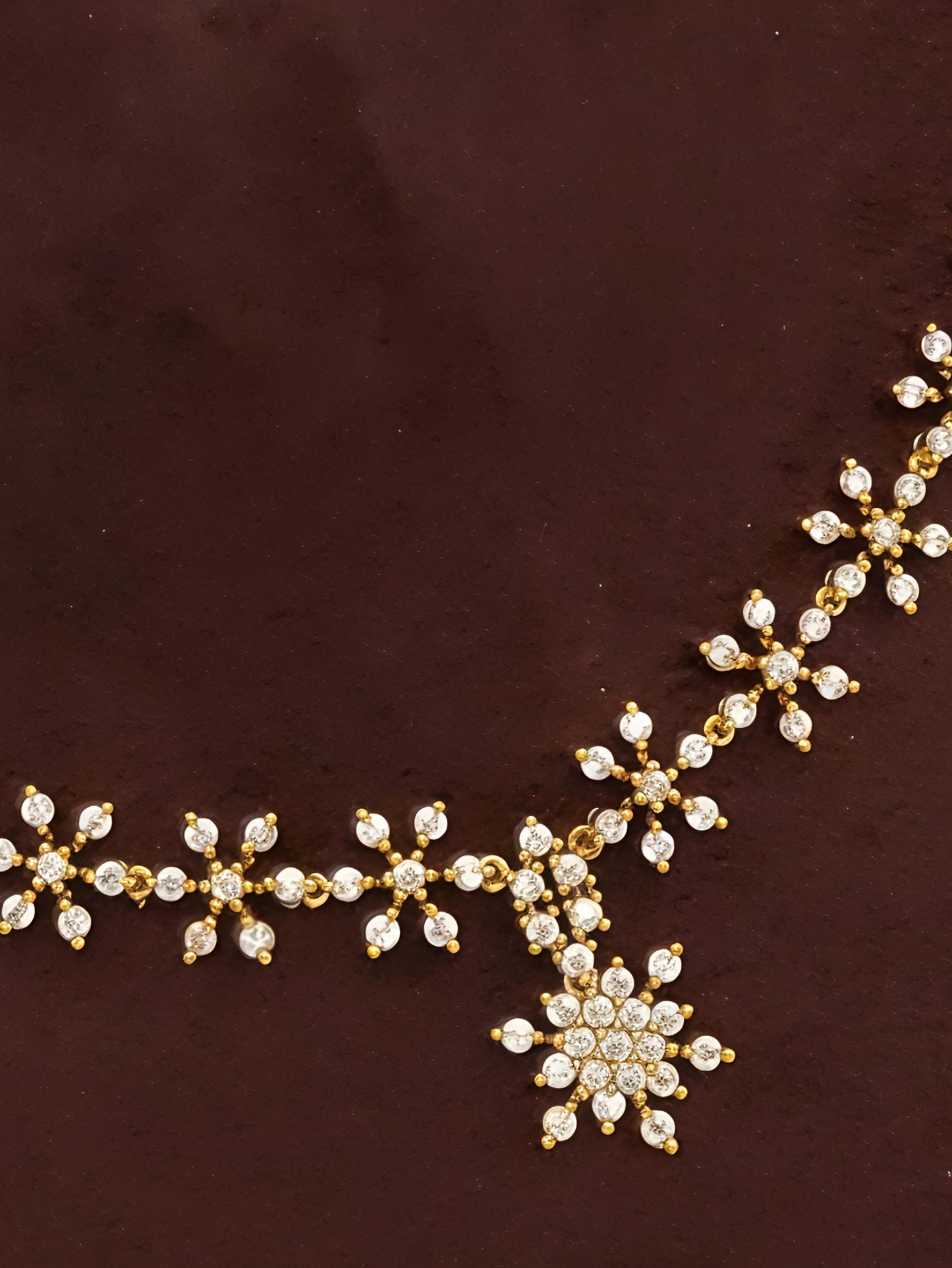 delicate ad necklace set