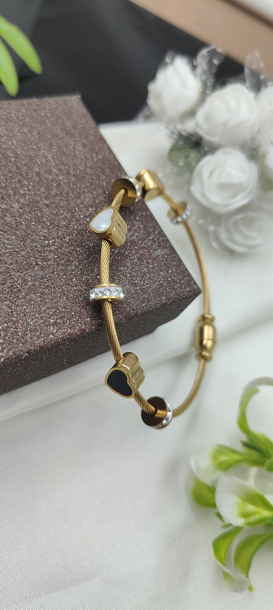 Anti tarnish black and white heart bracelet(SSB10)