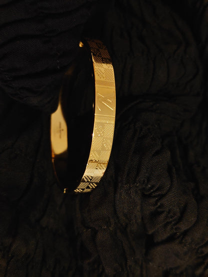 Anti tarnish gold LV bracelet