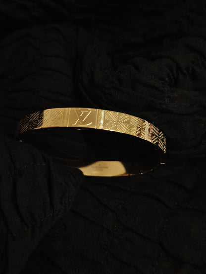 Anti tarnish gold LV bracelet