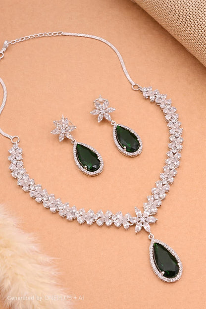 Verdant Glow Necklace Set