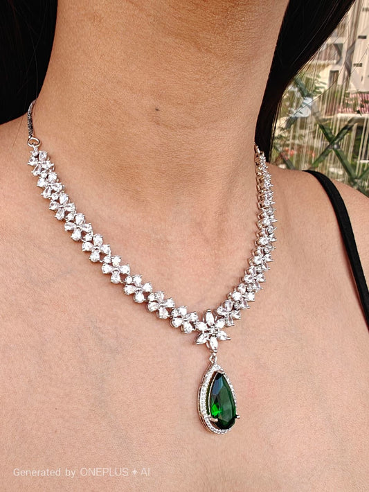 Verdant Glow Necklace Set