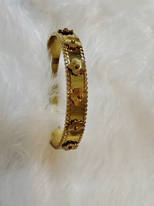 Anti tarnish antique style  bracelet