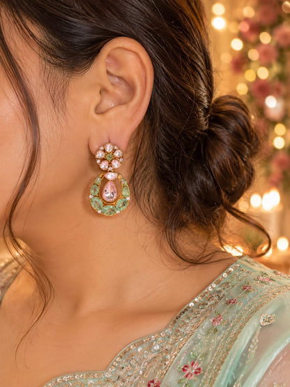 Emerald Green Kundan Drop Earrings | Gold-Plated Floral Party & Wedding Earrings
SEO Meta Description
Shop elegant emerald green Kundan drop earrings featuring a floral design, sparkling crystals, and premium gold plating. Perfect for weddings, festive occasions, parties, sarees, lehengas, and suits. Discover timeless elegance with Ivory Dreams.